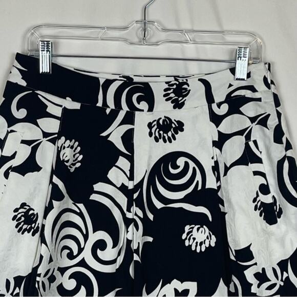 White House Black Market Black W White Floral Pleated Skirt Size 6 - Picture 2 of 11